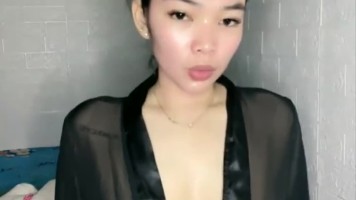 Usap Anu Host Cantik Pamerin Uting Nenen Mungilnya